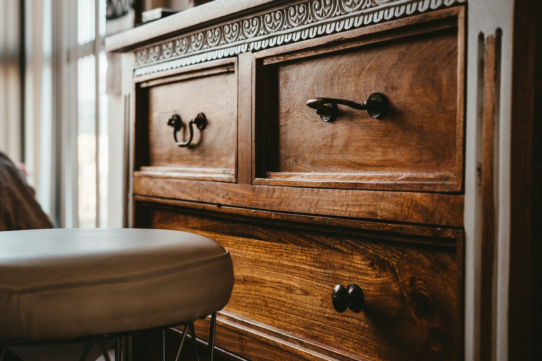 Solid wood chest of drawers